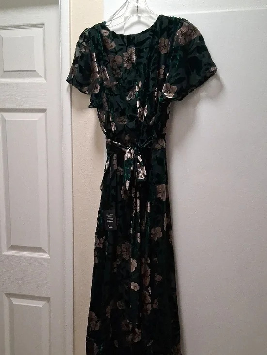 Lulu's Emerald Green Velvet Floral Wrap Maxi Dress with Metallic Accents - Picture 7 of 13